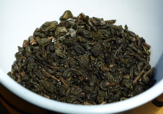 Dried green gunpowder raw leaves 