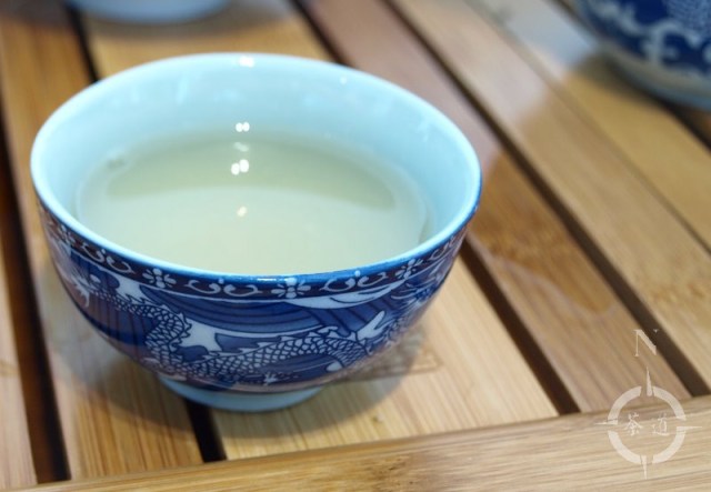 Blue dragon motif tea cup