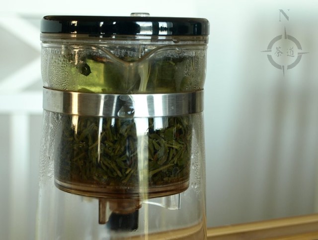 brewing Bai Sha Lu tea