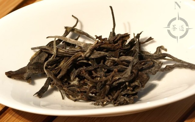 dry Bu Lang Shen Pu-erh tea leaves