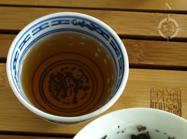 a cup of Moonlight White tea