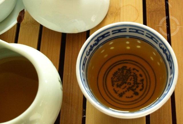 fujian tulou old tea - in the cup