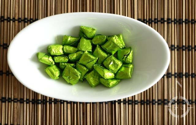 jing-mai-mountain-raw-pu-erh-tea-cha-gao-wrapped-brickettes