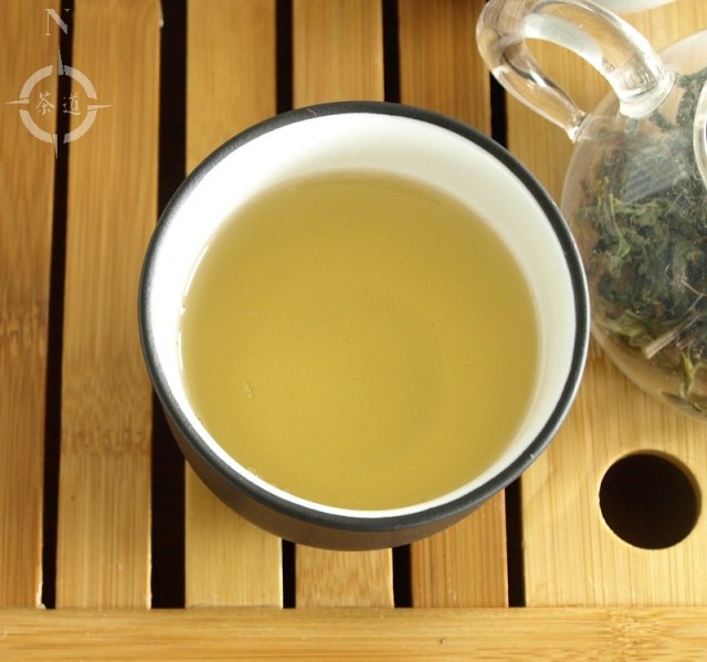 a cup of Feng Huang Xing Ren Dancong