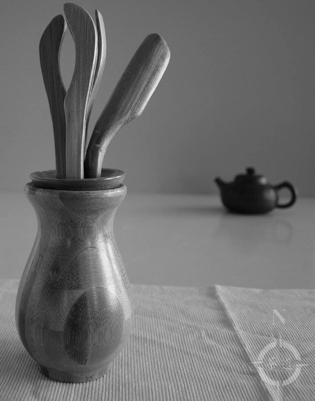 tea-tools-and-teapot