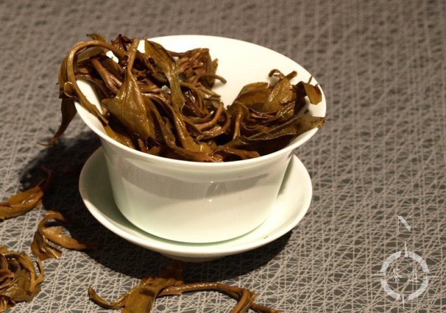 white2tea-2015-smooch-used-leaf