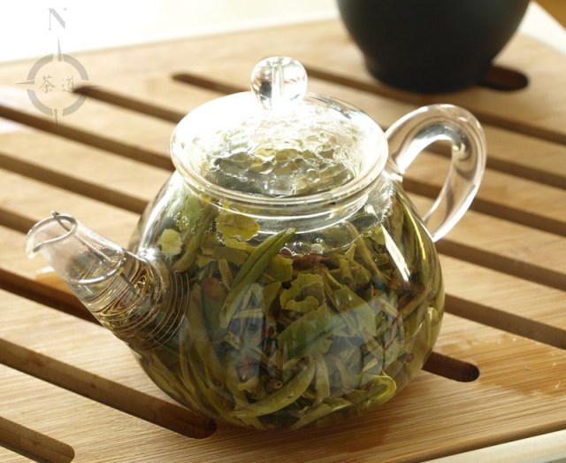 Guang Xi Huang Ya - steeping in pot