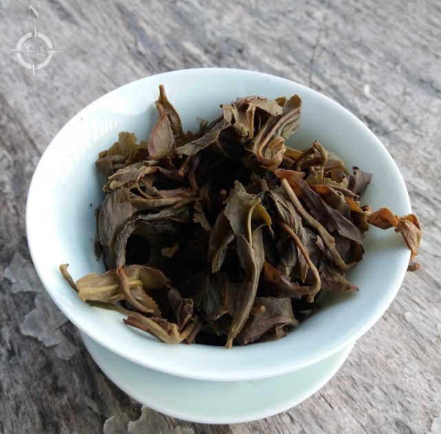 2001 aged Oolong - used leaves in gaiwan