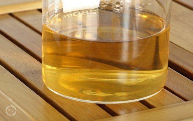 Simply Tea 2016 White Dragon Whiskers Tribute - beaker of