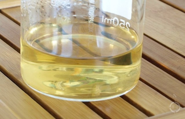 Simply Tea Hei Tiao Zi - beaker of